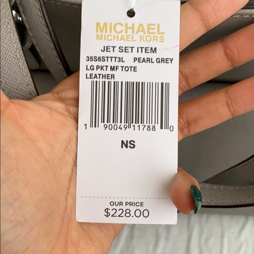 🎉HP🎉 Michael Kors Pearl Gray Jet Set Bag - Picture 15 of 15
